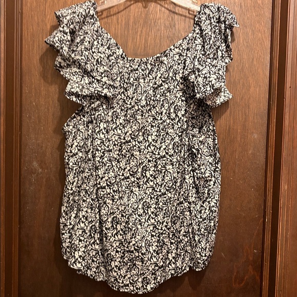 Universal Thread Black & White Ruffled Floral Print Blouse - Picture 6 of 9